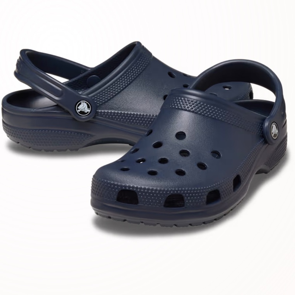 Crocs Classic Clog in Navy W11 M9